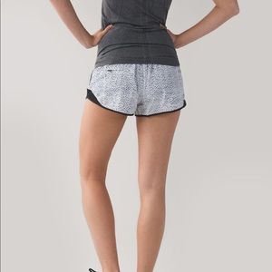 Lululemon Shorts 2.5” White Dottie Dot